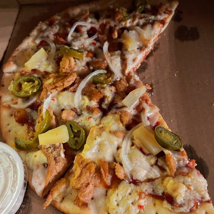 photo of Seasons Plant Based Bistro Hang Loose Pizza Gluten-Free shared by @lovelyveganalex on  18 Dec 2021 - review