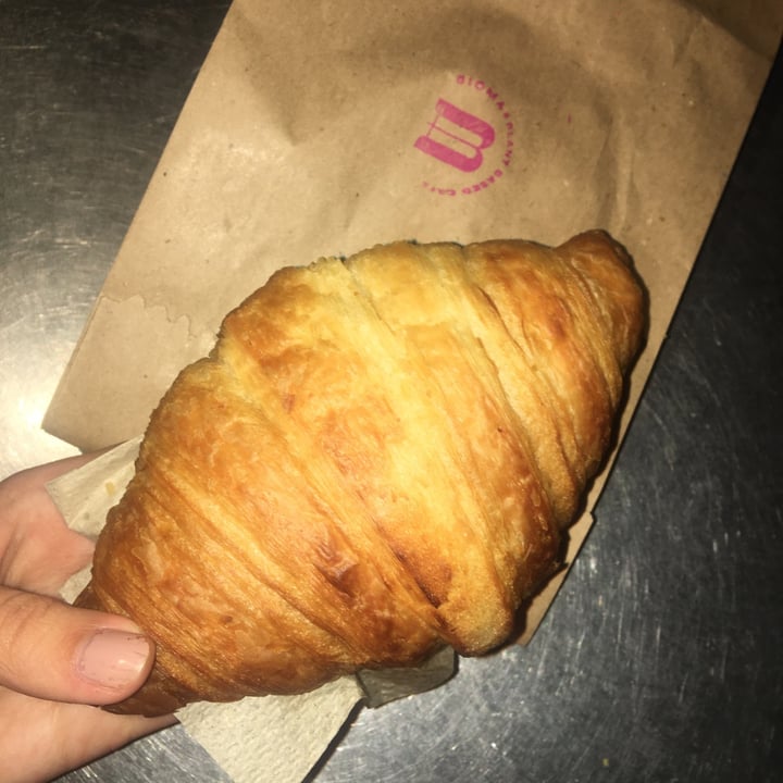 photo of Bioma plant based café Croissant shared by @catabuffarini on  10 Dec 2021 - review
