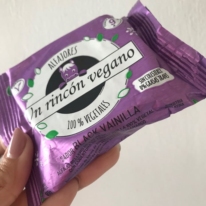 photo of Un Rincón Vegano Alfajor Black Vainilla shared by @rominanotero on  24 Sep 2020 - review