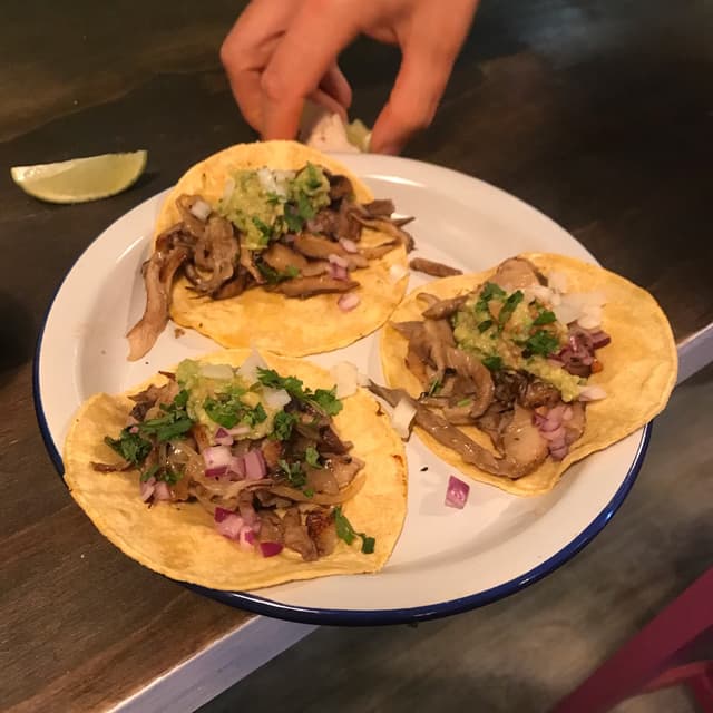 菜肴“Tacos chicharron pig-friendly”的照片