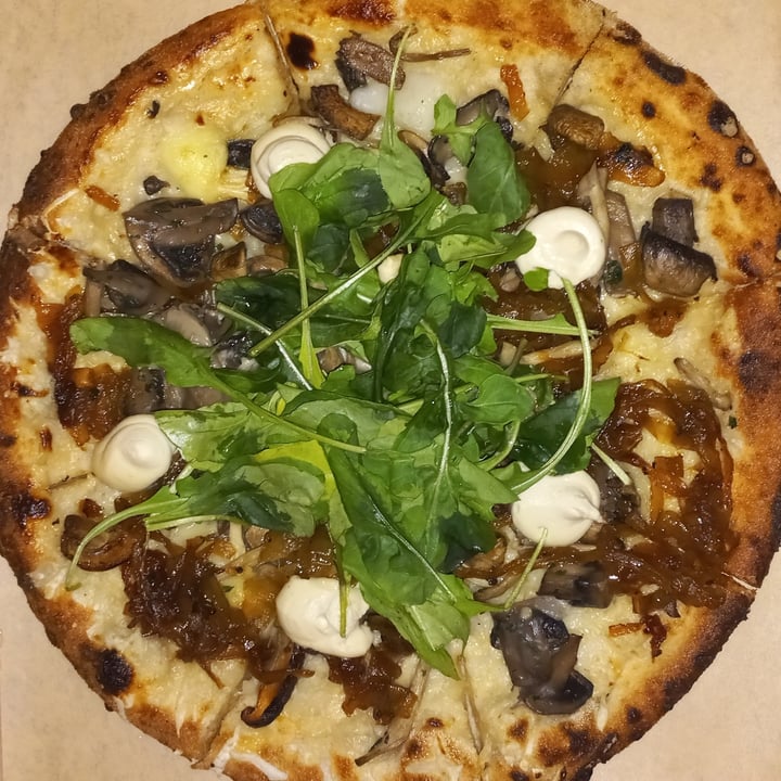 review photo of Kaylee's Eatery Exotic Mushroom and Truffle Pizza shared by @ustrauss on 20 Nov 2022 - review