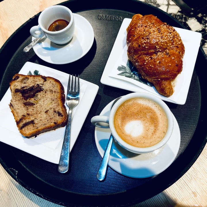 review photo of Shake Café Banana bread shared by @chiaramauro22 on 11 Dec 2022 - review
