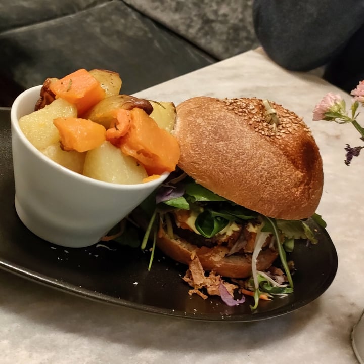photo of Botanica Lab Cucina Beyond Burger shared by @irene80 on  25 Jan 2023 - review