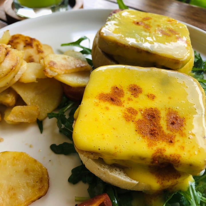 review photo of I Am Vegan Babe Cafe Eggs Benedict shared by @jalford on 29 Jun 2021 - review