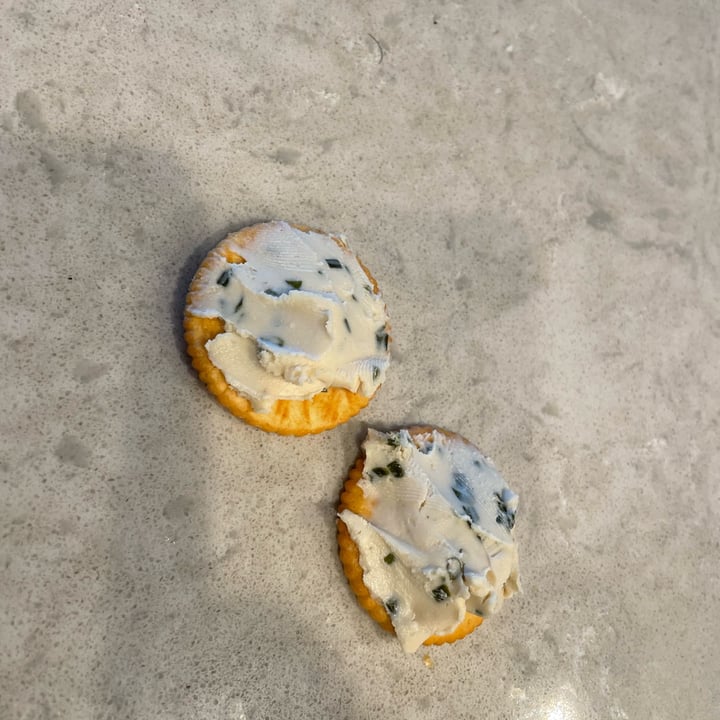 review photo of Miyoko's Creamery Double Cream Classic Chive Cashew Milk Cheese shared by @veg4n on 30 Oct 2021 - review