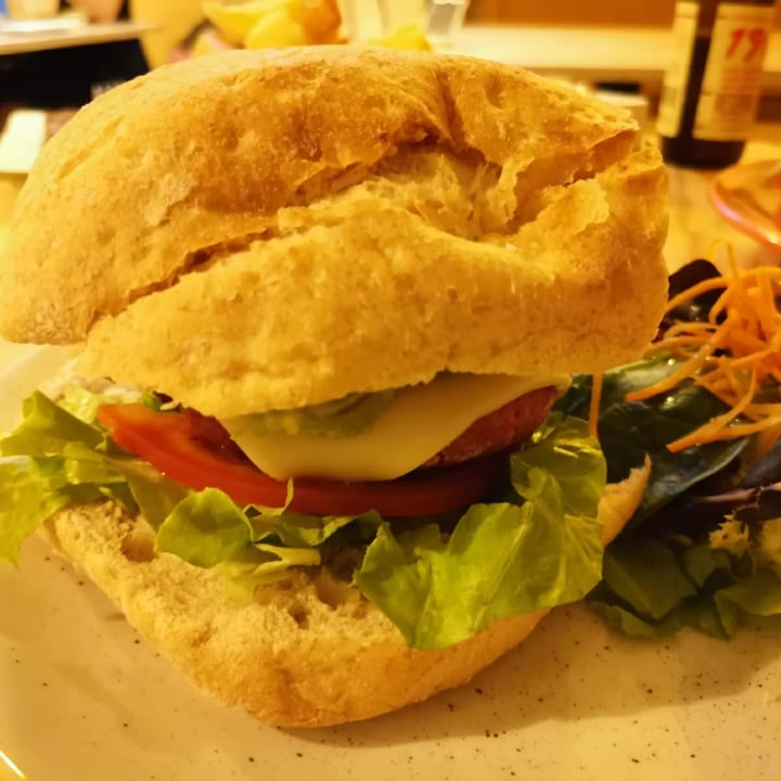 photo of Entre Pedras Café Bar Vegano Burger de frutos secos shared by @mariadesalomon on  31 Aug 2020 - review