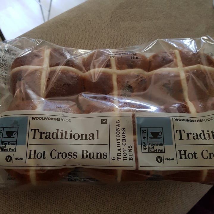 photo of Woolworths Food Traditional Hot Cross Buns shared by @drewitt1990 on  26 Jun 2021 - review