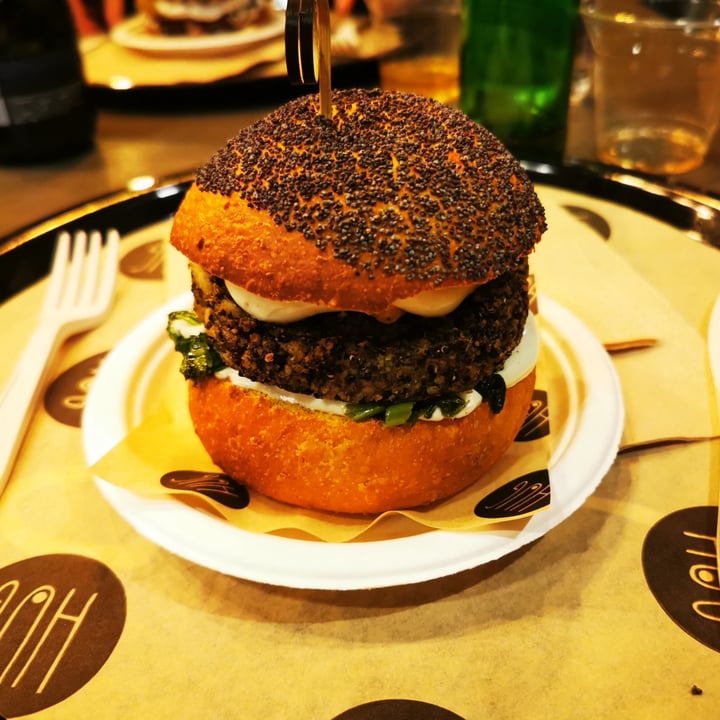 photo of HUG Hug Burger GOLD RAKE shared by @giomo on  20 Dec 2021 - review