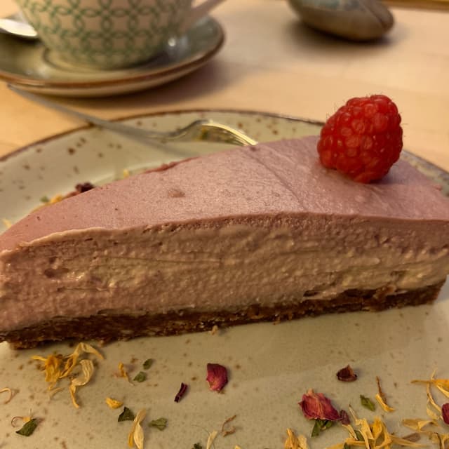 菜肴“Berry Cheesecake (Raw)”的照片