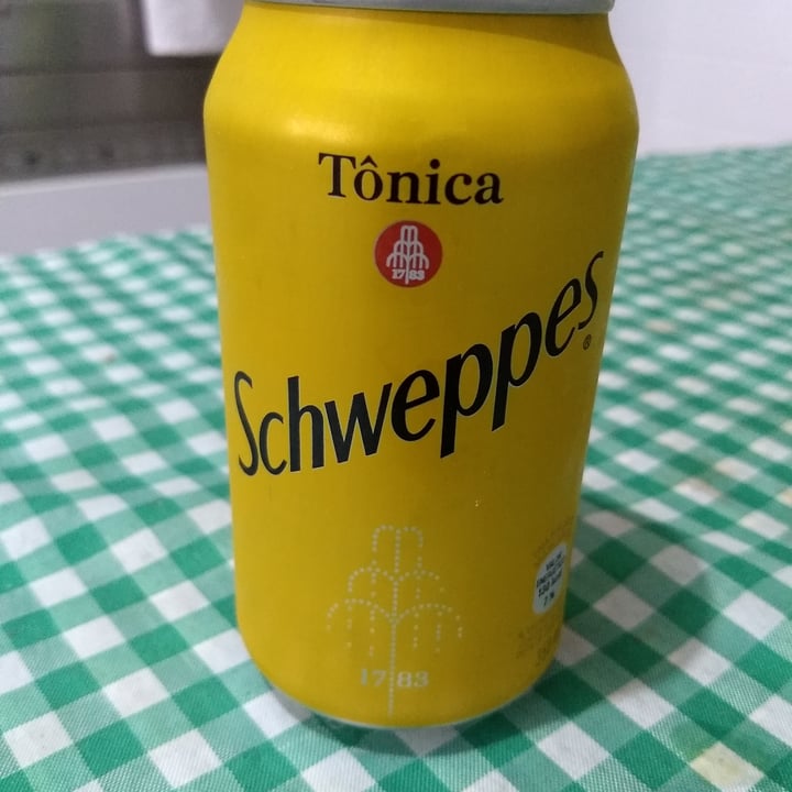 photo of Schweppes agua tonica shared by @carlaberna on  14 Jun 2022 - review