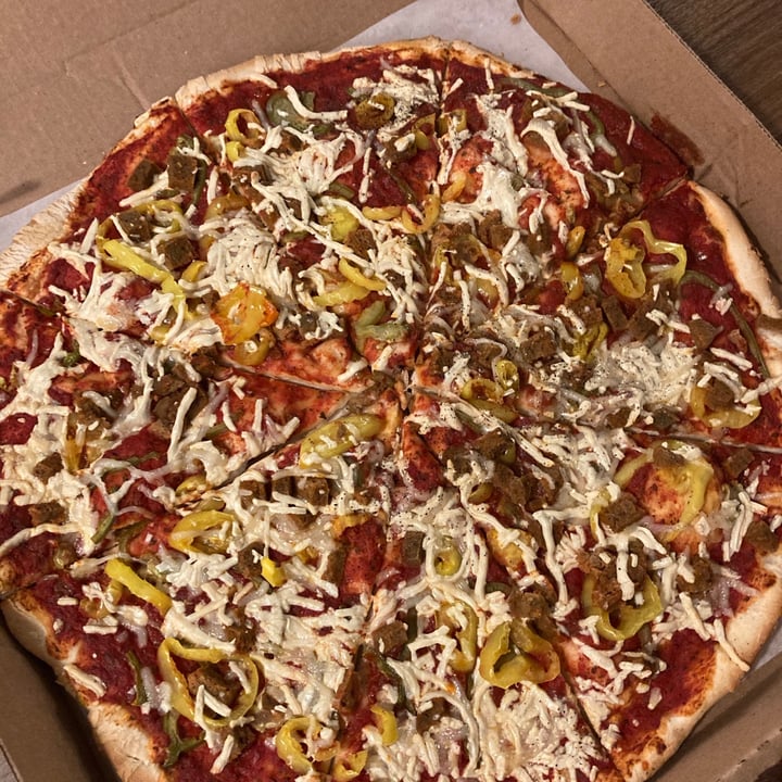 photo of Allentown Pizza Vegan Buffalo Chicken Pizza shared by @haleysdff on  14 Oct 2020 - review