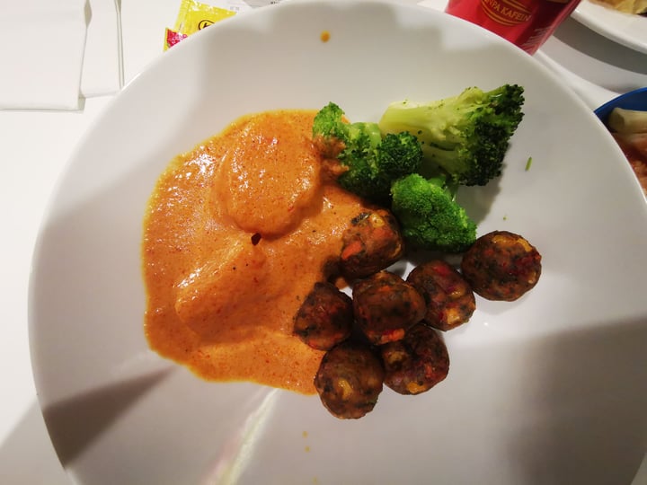 photo of IKEA Alexandra Vegetable Balls With coconut curry Sauce shared by @soyfarsoygood on  07 Aug 2021 - review