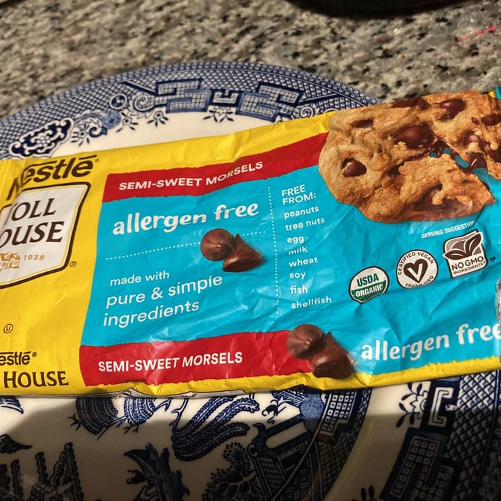 photo of Nestlé Allergen-Free Semi sweet Chocolate chips shared by @tricia74 on  19 Aug 2021 - review