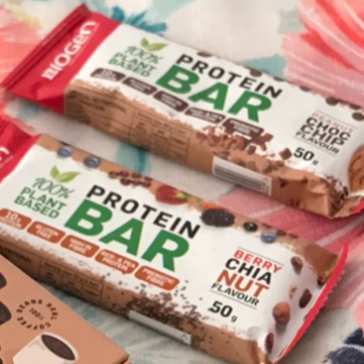 photo of Biogen Protein Bar - Peanut Choc Chip Flavor shared by @plantpoweredpayalla on  09 Sep 2020 - review