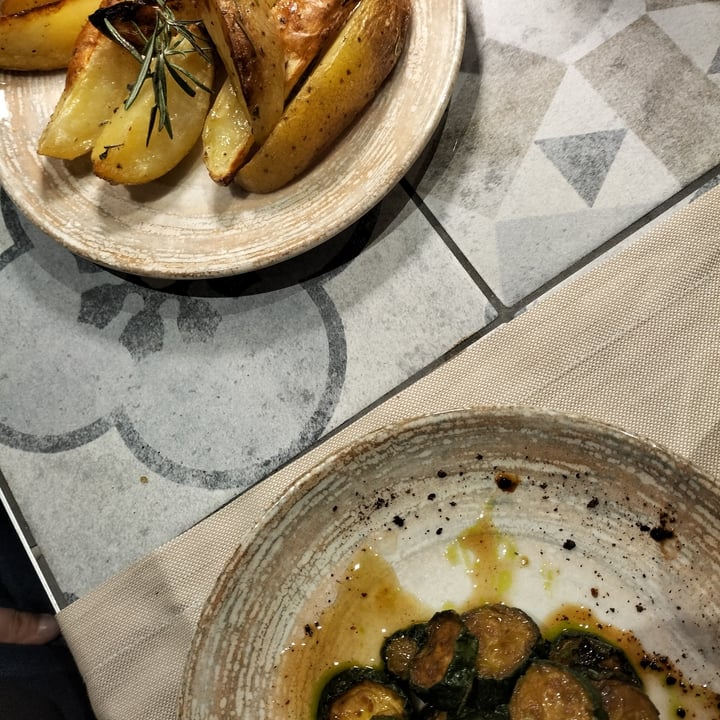 photo of Trattoria Guglielmo Patate Arrosto E Zucchine Alla Scapece shared by @cocopelli on  19 Sep 2022 - review