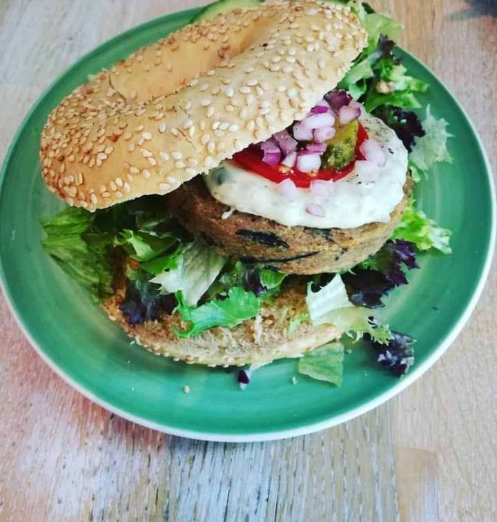 review photo of Bagels & Beans The dutch weed burger shared by @myksvegan on 06 Aug 2019 - review