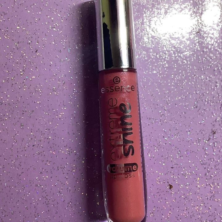 photo of Essence Cosmetics Extreme Shine Volume lipgloss shared by @nerdytyrannosaurus on  14 Mar 2022 - review