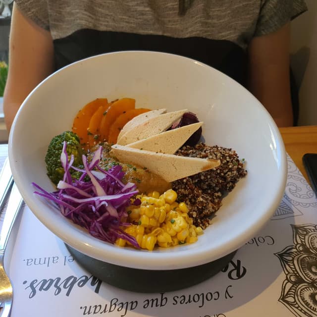 Foto do prato “ensalada de quinoa”