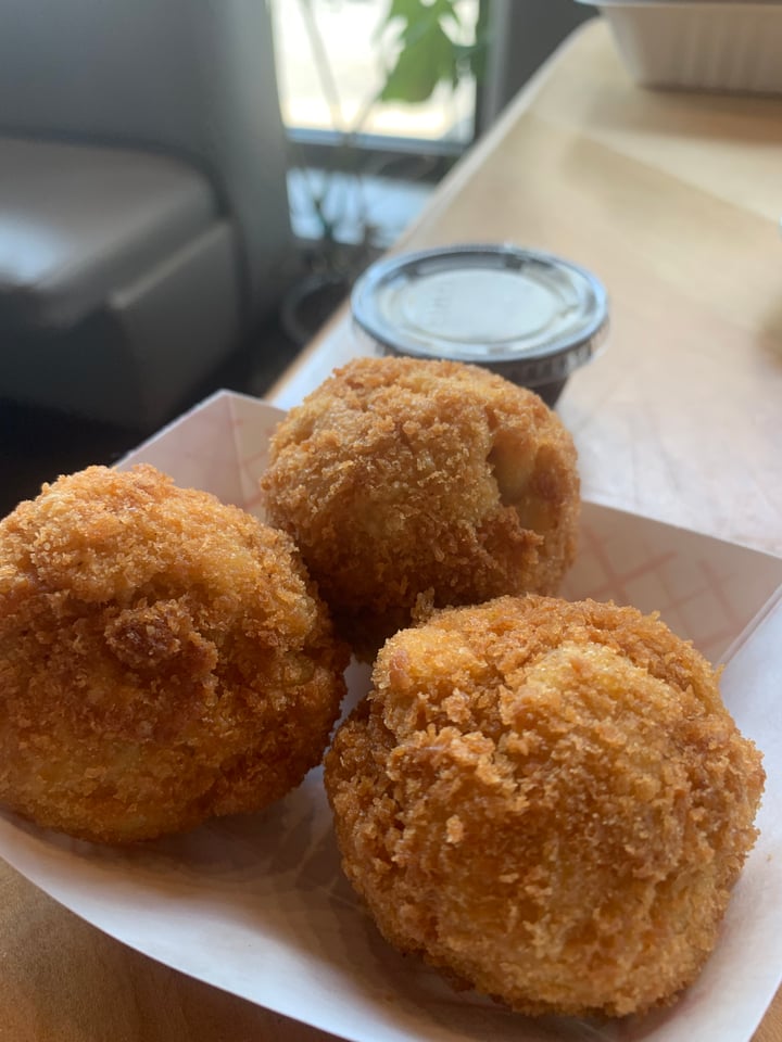 photo of V-Grits Fried Mac and Cheese Bites shared by @jeremytheape on  03 Jul 2022 - review
