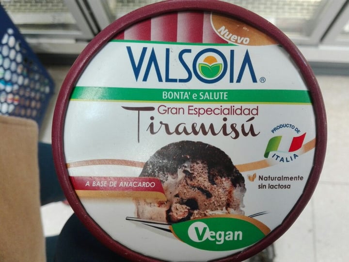 photo of Valsoia Tiramisú Flavour Gelato shared by @estremauravegana on  08 Dec 2019 - review