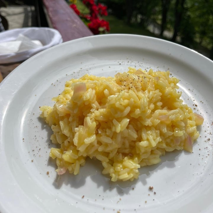 photo of Rifugio Vaccera Risotto zafferano e cipolle rosse shared by @fraskavegan on  20 Aug 2021 - review
