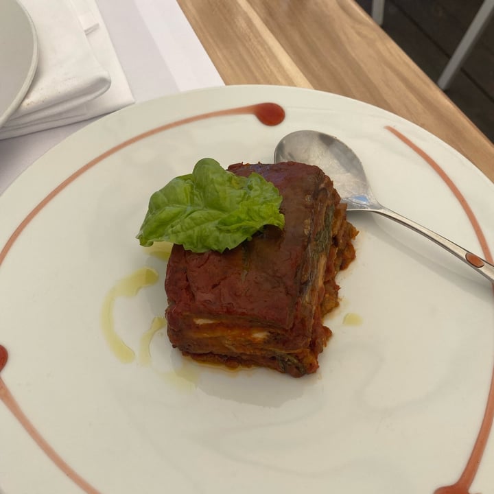 photo of Pesto di Pistacchio Parmigiana di melanzane con crema di anacardi e formaggio vegan grattuggiato shared by @veronicalulli on  23 May 2022 - review
