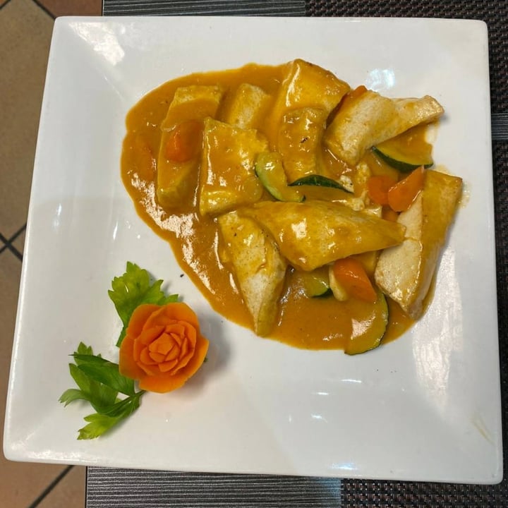 review photo of Paradiso d'Oriente Tofu alla thailandese shared by @miele on 02 Nov 2022 - review