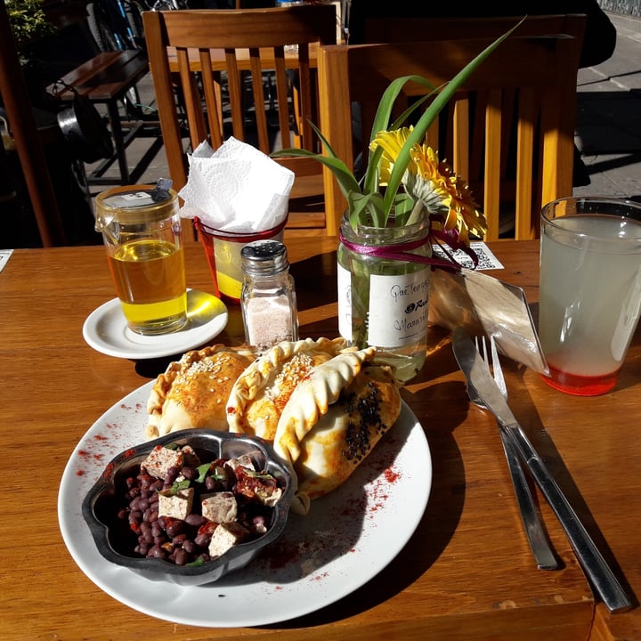 review photo of Raslok Combo 3 empanadas, jugo y cazuela shared by @analau87 on 20 Jan 2022 - review