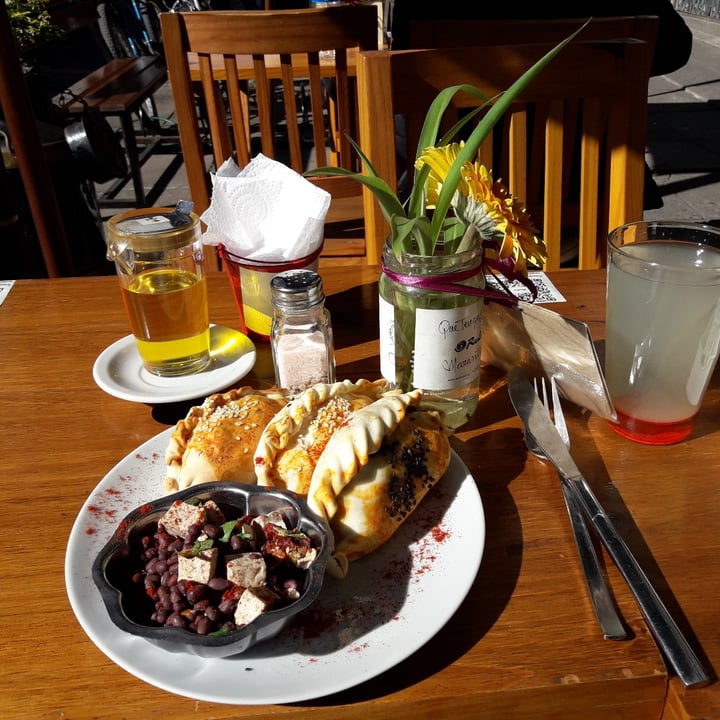 photo of Raslok Combo 3 empanadas, jugo y cazuela shared by @analau87 on  20 Jan 2022 - review