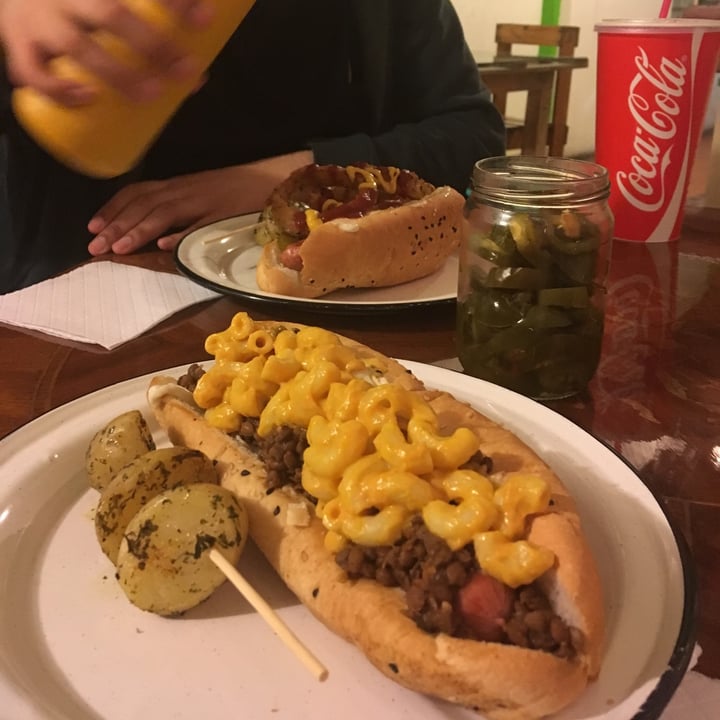 photo of VeganMunch Mac N Chilli Hot Dog shared by @aarongardle on  09 Dec 2020 - review