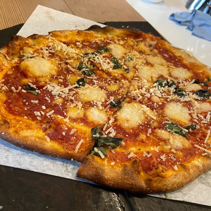 photo of Virtuous Pie Margherita Pizza shared by @plantpowerpal on  18 Nov 2022 - review