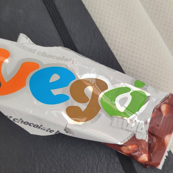 photo of Vego Vego Whole Hazelnut Chocolate Bar shared by @juliianadiniz on  03 Apr 2022 - review