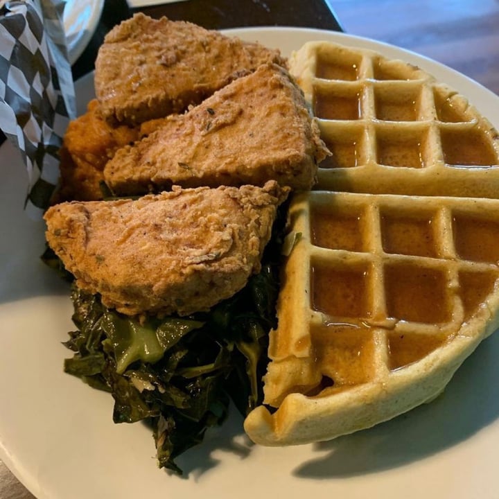 photo of The Hogtown Vegan on College Unchicken And Waffles shared by @mandaroni34 on  09 Jun 2021 - review