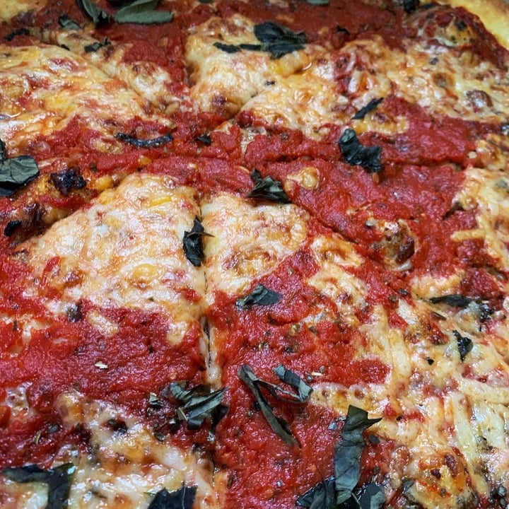 photo of Screamer's Pizzeria Margherita pizza shared by @veganjewelsnyc on  17 Dec 2020 - review