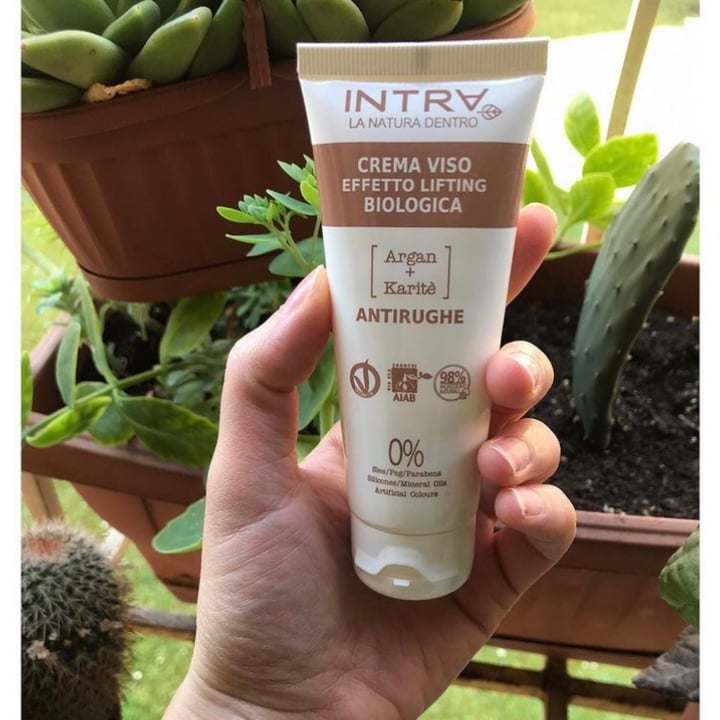 photo of Intra Natural Crema viso Effetto Lifting shared by @fashonia on  19 Jul 2021 - review