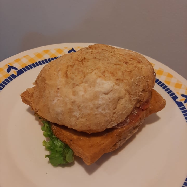 photo of Loving Hut Sandwich de pechuga de tofu shared by @bren27 on  10 Jun 2021 - review
