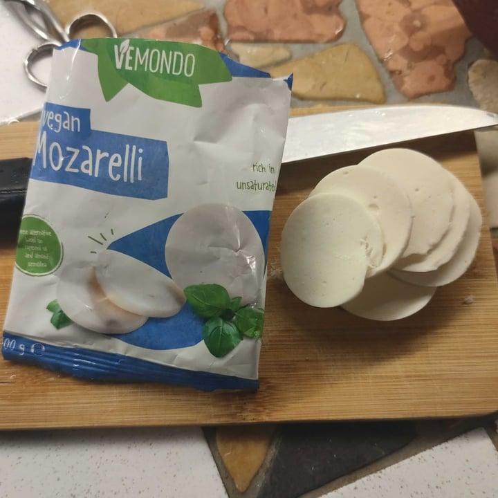 photo of Vemondo Vegan Mozarelli shared by @valebi on  20 Jan 2022 - review