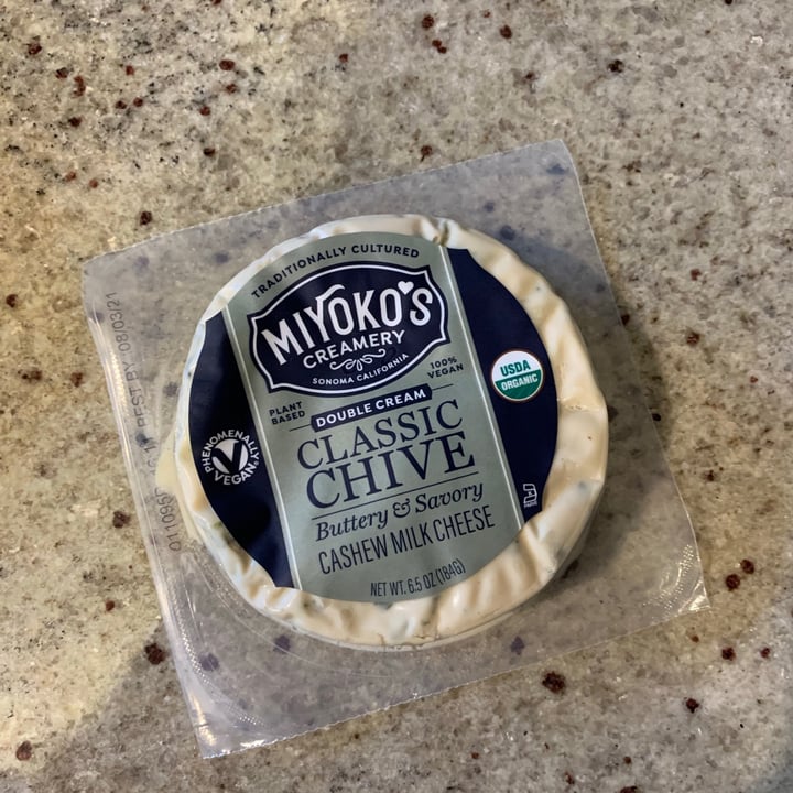 photo of Miyoko's Creamery Double Cream Classic Chive Cashew Milk Cheese shared by @holisticherbivore on  05 Jun 2021 - review