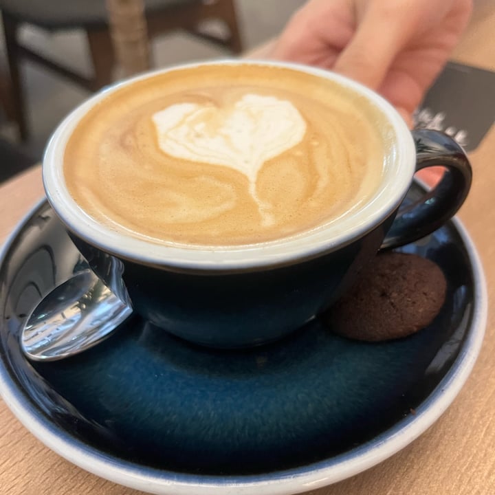 photo of The Dempsey Project flat white with oat milk shared by @soy-orbison on  04 Dec 2022 - review