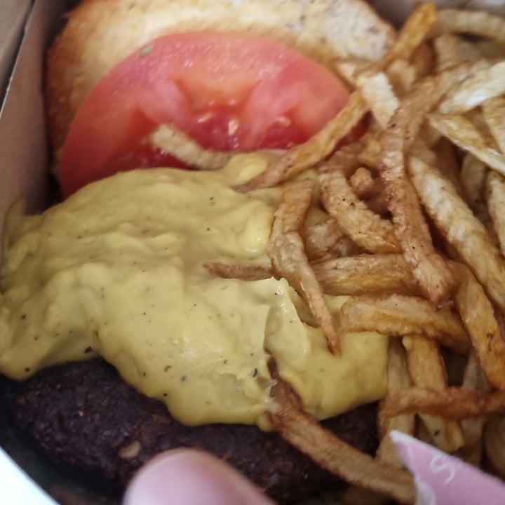 photo of Fresh Earth Food Store Vegan Cheese Burger shared by @sunshineyum on  24 Jul 2021 - review
