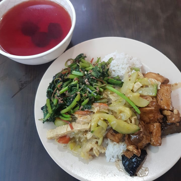 photo of Yi Xin Vegetarian Mixed Vegetables Brown Rice shared by @ycarolyn on  14 Jun 2019 - review