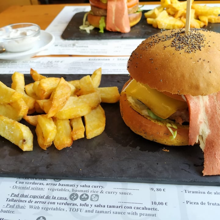 photo of Restaurante Hicuri Art Vegan Burger Estilo Pollo shared by @alexrod on  24 Nov 2022 - review