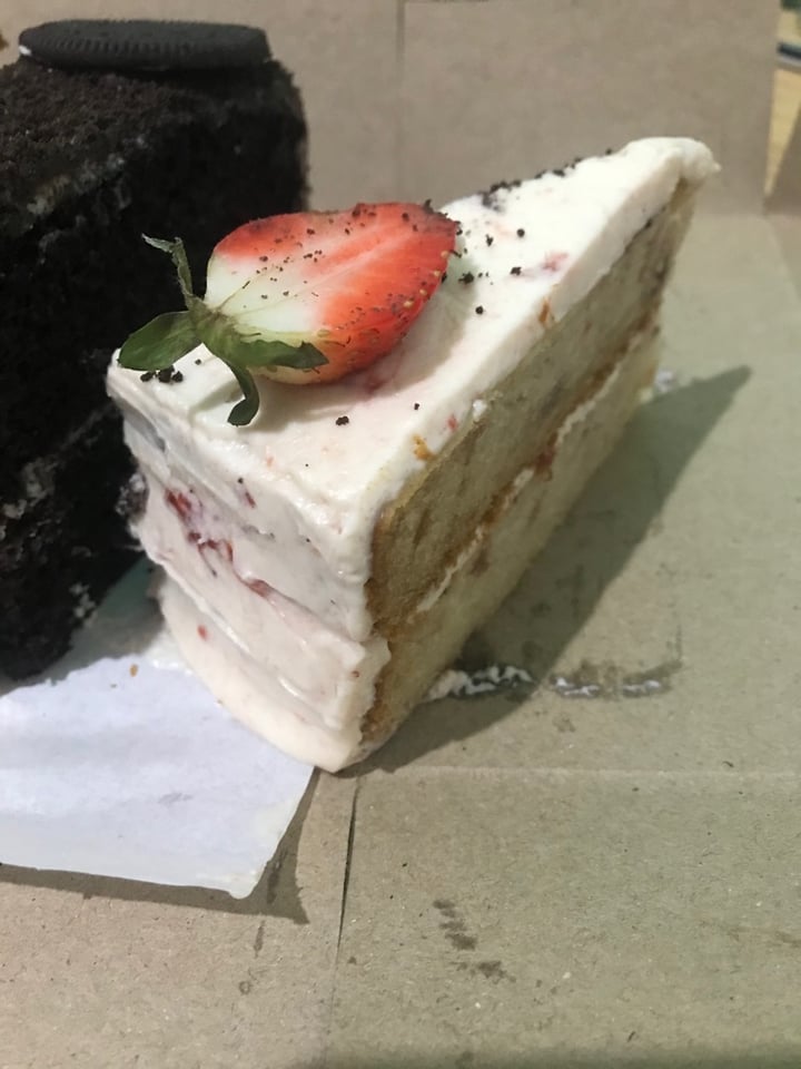 review photo of Rumah Juliet Vanilla Strawberry Cake shared by @rizqitamulia on 16 Mar 2020 - review