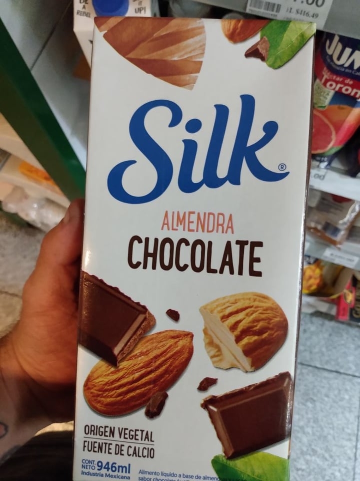 photo of Silk Bebida de Almendra sabor Chocolate shared by @vegandraven on  08 Mar 2020 - review