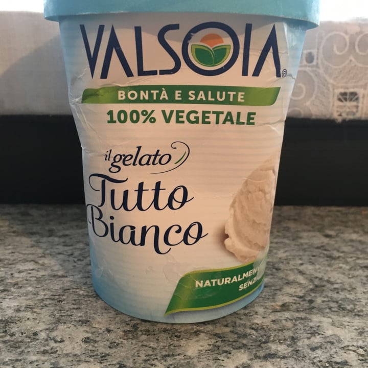 photo of Valsoia Il Gelato Tutto Bianco shared by @elenaninamilli on  07 Jan 2022 - review