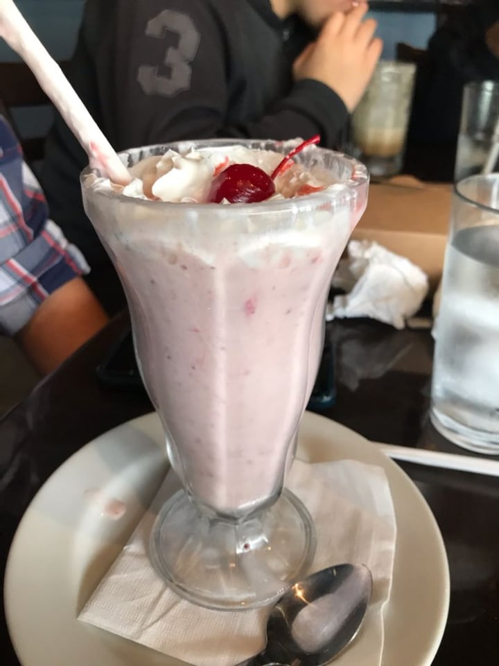 photo of Ethos Vegan Kitchen Strawberry milkshake shared by @dxlauder on  14 Jan 2020 - review