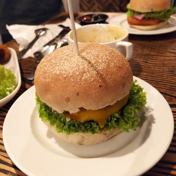 photo of nomVnom Bistro PCT Burger shared by @pippapong on  21 Oct 2021 - review