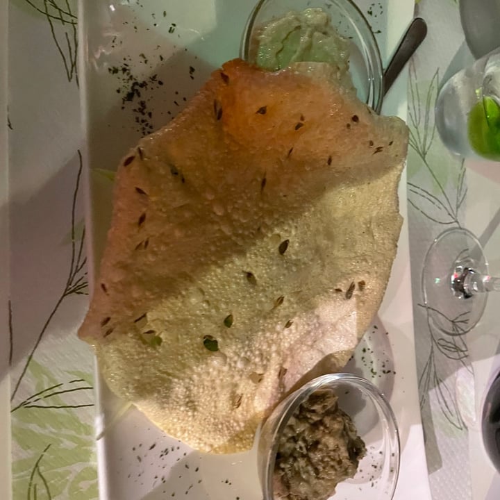 photo of Nirvana Ristorante Firenze Hummus accompagnato da chutney con stracchino veg e cialda indiana shared by @lulu85 on  11 Jun 2022 - review