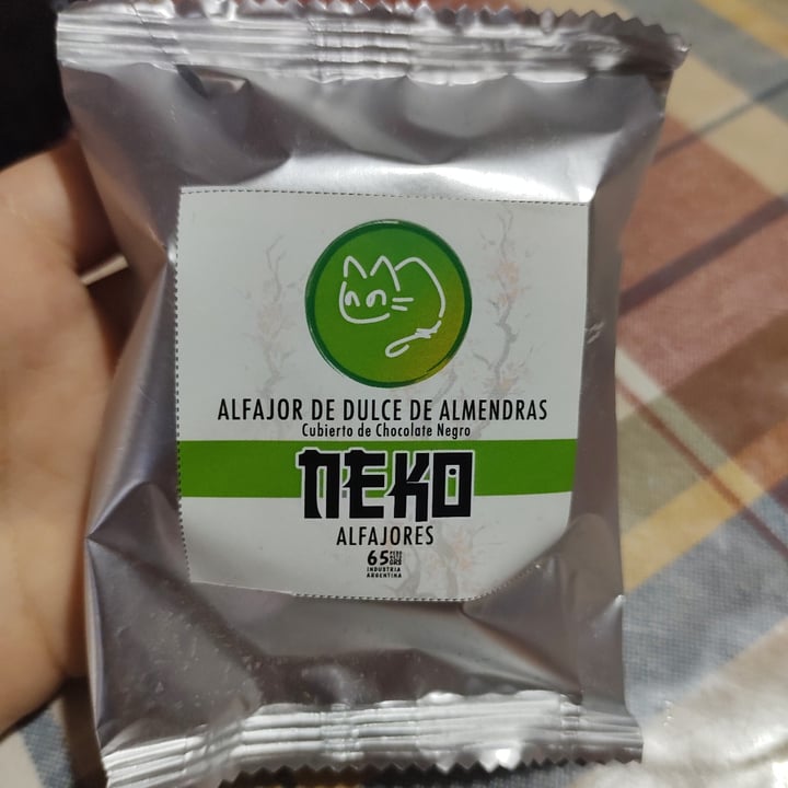 review photo of Neko Alfajor De Dulce De Leche De Almendras shared by @belugentilo on 02 Oct 2021 - review