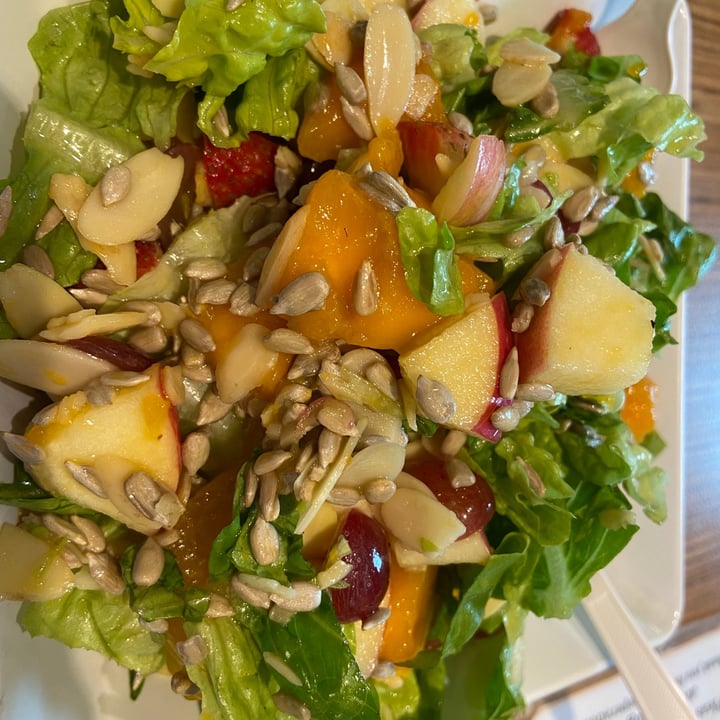 photo of Simply Wrapps Nutty Fruity Salad shared by @hengguanhou on  05 Sep 2021 - review